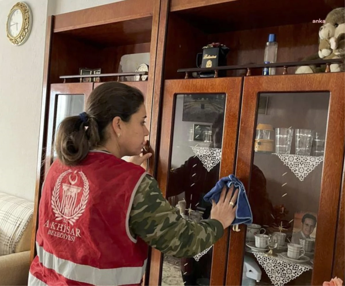 Akhisar Belediyesi Evde Bakım ve Temizlik Hizmeti Devam Ediyor