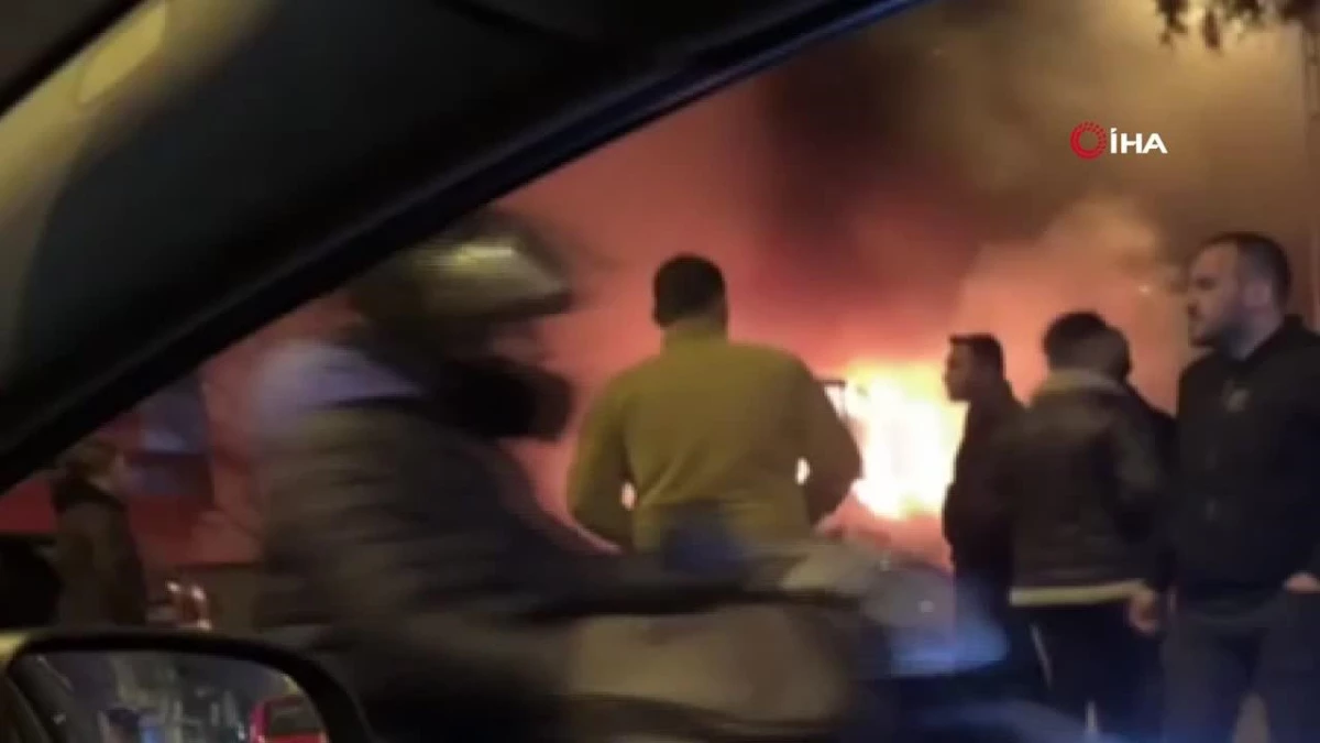 Ataşehir\'de kamyonet alev alev yandı