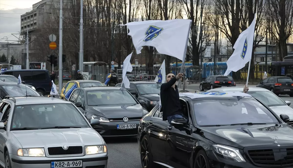 Bosna Hersek\'te Bağımsızlık Günü kutlamaları altın zambaklı bayraklarla yapıldı