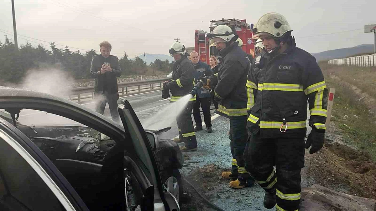 Yalova-Bursa Karayolu\'nda Otomobil Yangını