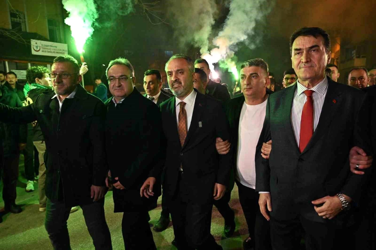Bursa Büyükşehir Belediye Başkanı Alinur Aktaş, CHP\'nin Bursa Büyükşehir Belediyesi Başkan adayı Mustafa Bozbey\'in seçim beyannamesini eleştirdi