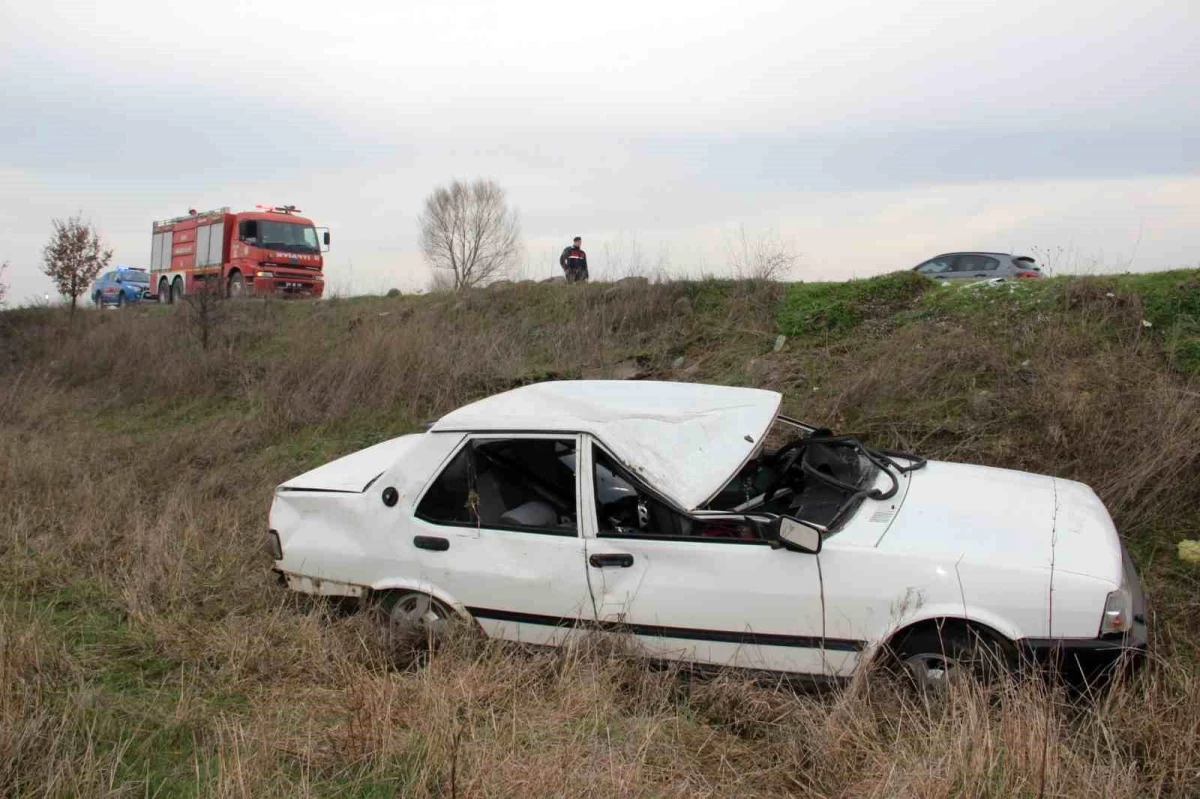 Çanakkale\'de tarlaya uçan otomobilde 2 kişi yaralandı