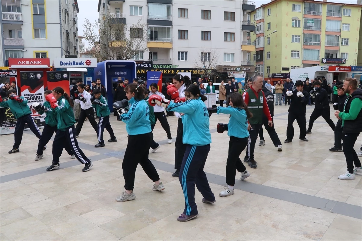 Çankırı\'da Yeşilay Haftası kapsamında farkındalık yürüyüşü düzenlendi