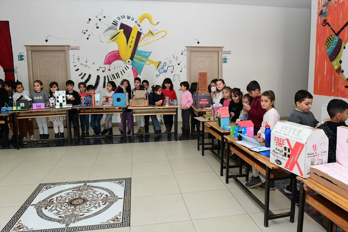 Van\'ın Çatak ilçesinde \'sıfır atık ve geri dönüşüm sergisi\' açıldı