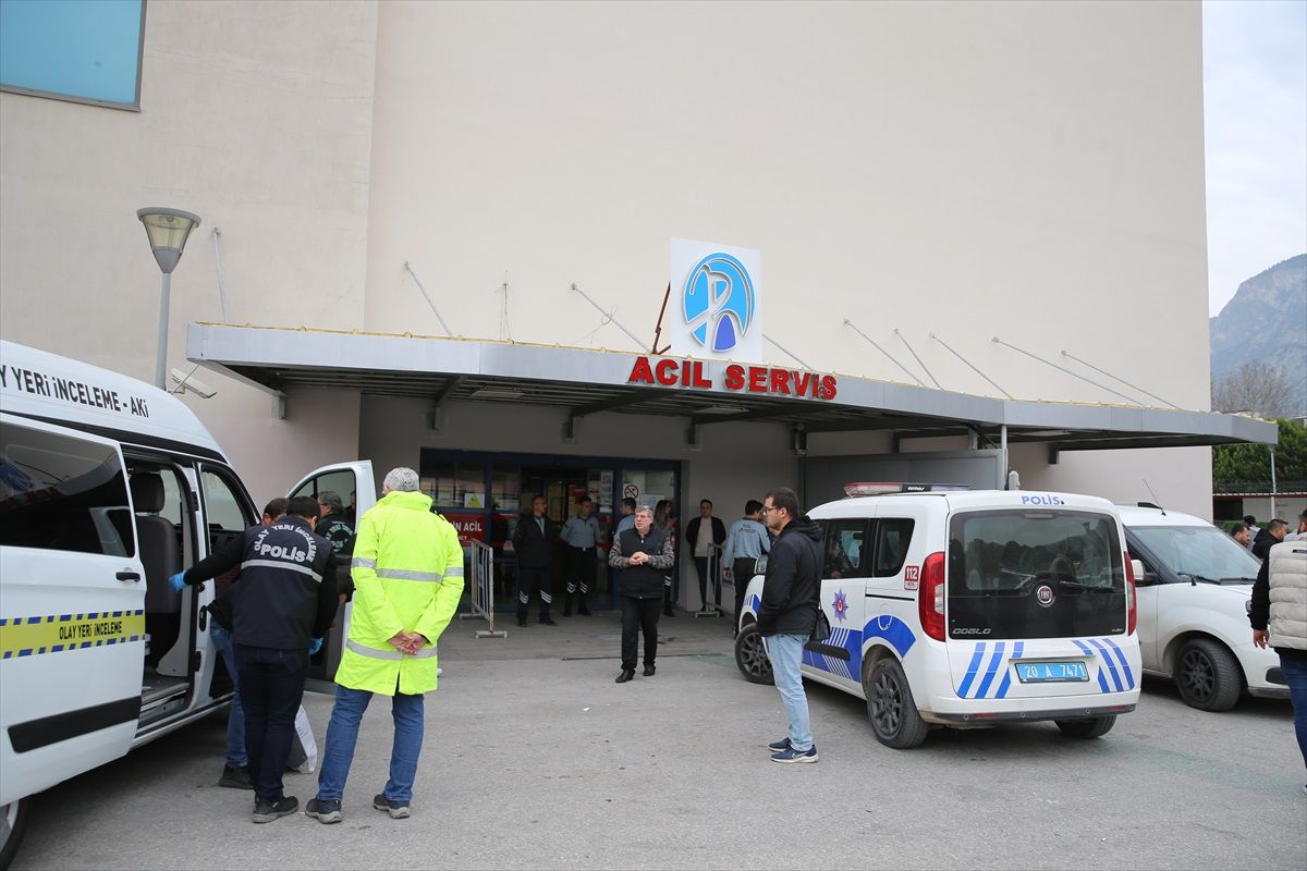 Denizli\'de Hastane Kafeteryasında Silahlı Saldırı: 7 Yaralı