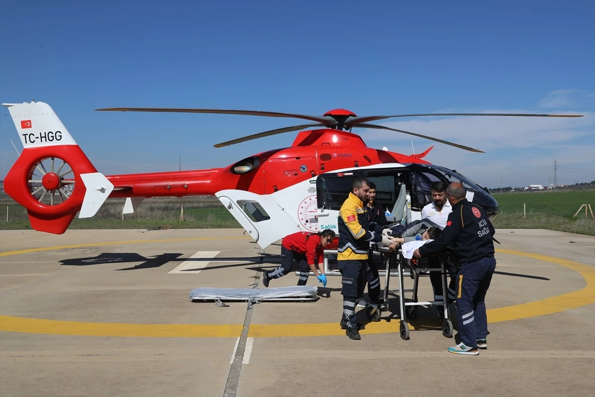 Epilepsi Nöbeti Geçiren Çocuk Ambulans Helikopterle Hastaneye Ulaştırıldı