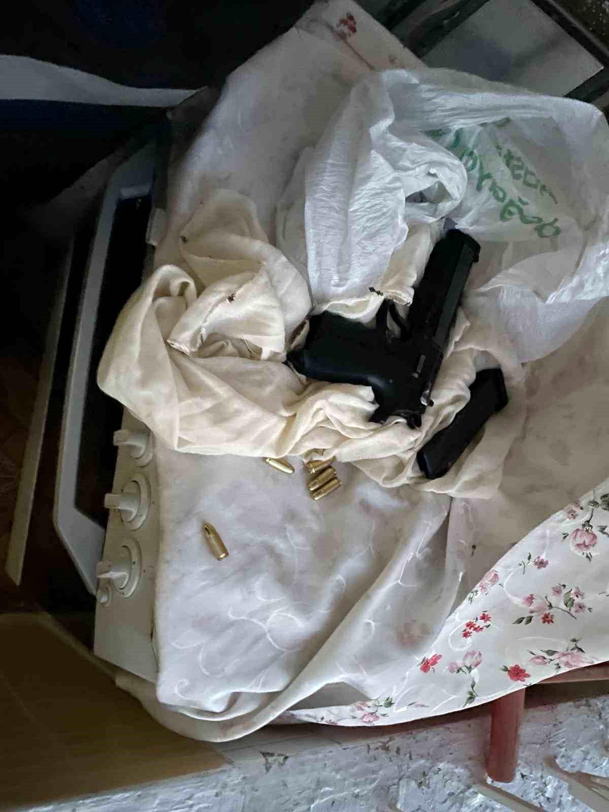 Diyarbakır\'da kaçak silah operasyonunda 8 tabanca ele geçirildi, 5 şüpheli gözaltına alındı
