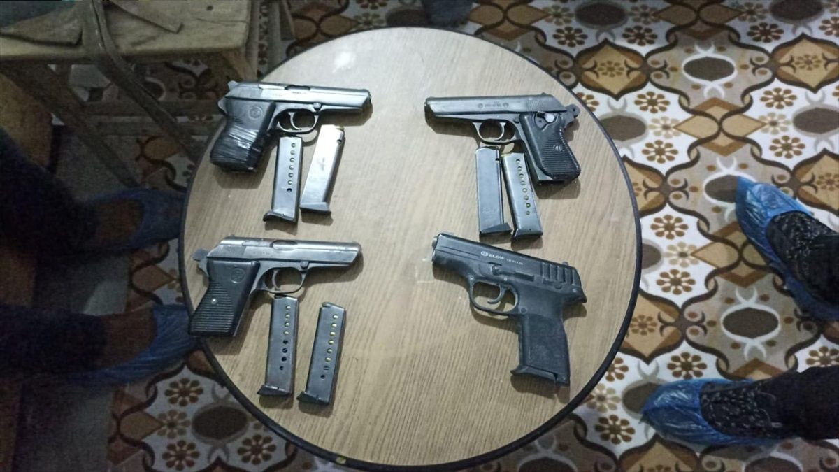 Diyarbakır\'da kaçak silah operasyonunda 5 şüpheli gözaltına alındı