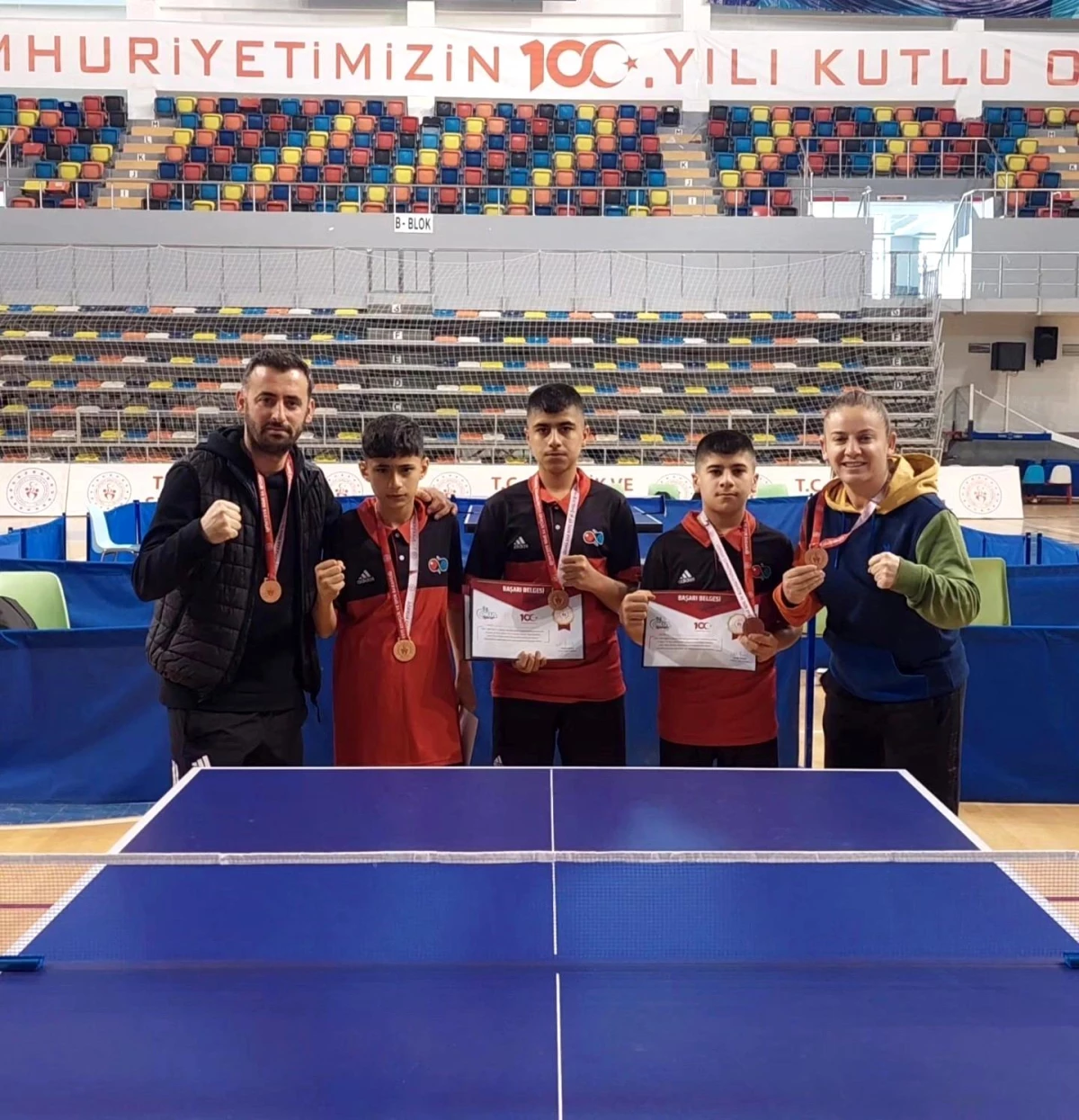 Adıyaman Besni Dumlupınar Ortaokulu Yıldız Erkek Masa Tenisi Takımı Bölge Şampiyonasında Üçüncü Oldu