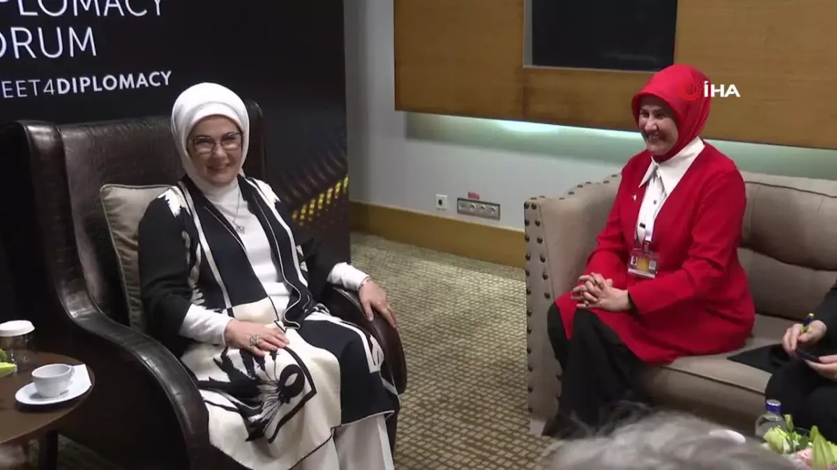 Emine Erdoğan, Uluslararası Kızılhaç ve Kızılay Dernekleri Federasyonu Başkanı Kate Forbes ile bir araya geldi