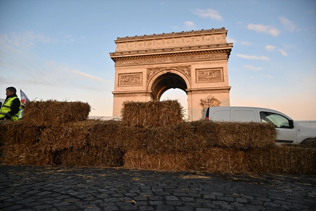 Paris\'te çiftçilerin eylemi: 66 kişi gözaltına alındı