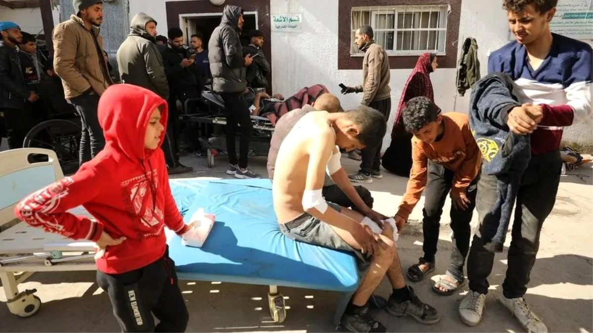 İsrail Askerlerinin Açlıkla Boğuşan Gazze\'ye Yardım Konvoyuna Ateş Açması Sonucu 110\'dan Fazla Filistinli Öldü