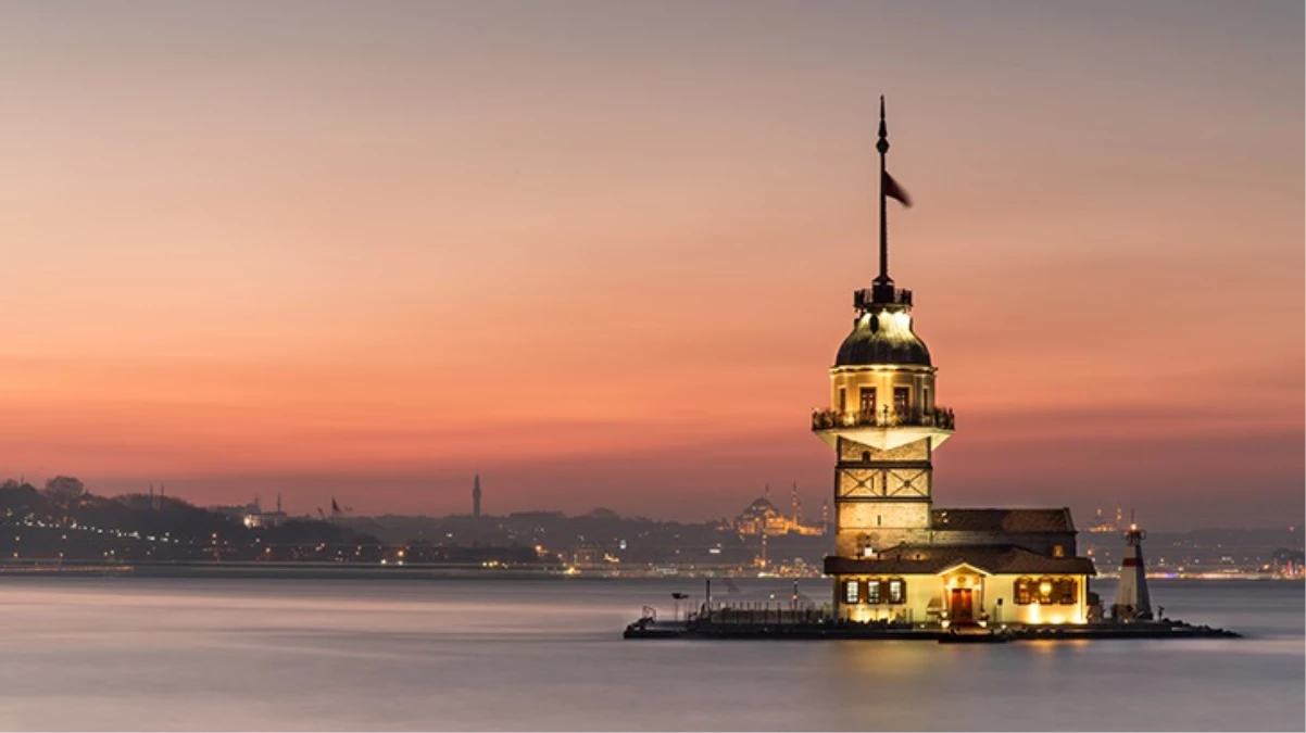 İstanbul\'un simgesi Kız Kulesi yeniden ziyaretçilere açıldı