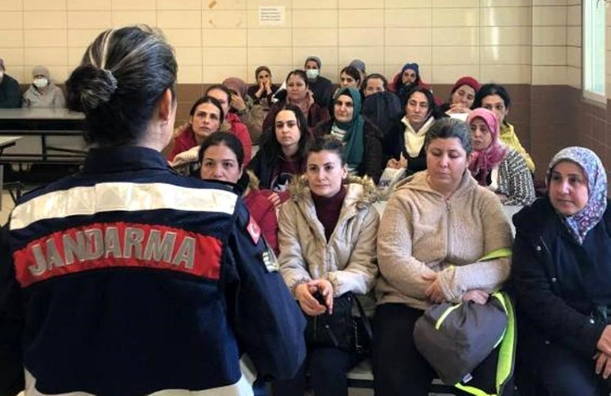 Aydın Jandarması, Kadına Karşı Şiddet ve Erken Yaşta Evlilik Konularında 4 Bin 530 Kişiyi Bilgilendirdi