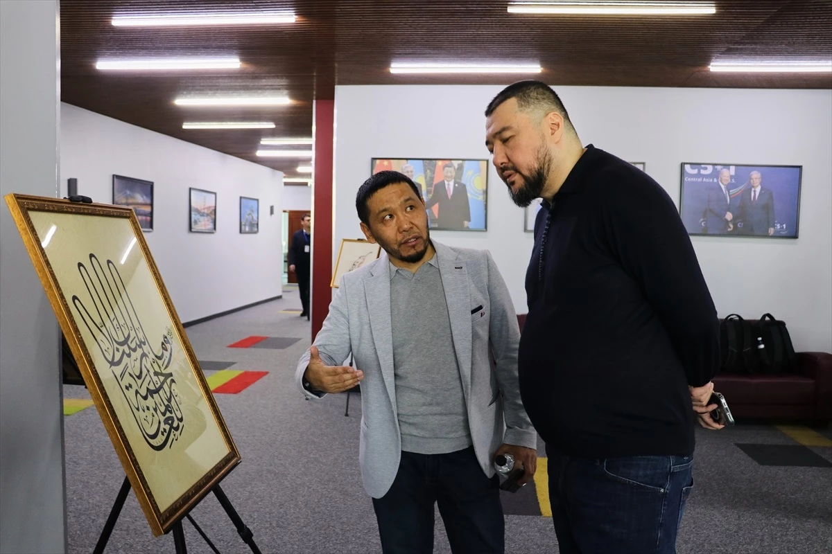 Kazakistanlı Hattat Asilbek Orınbasar, Eserlerini Astana\'da Sergiledi