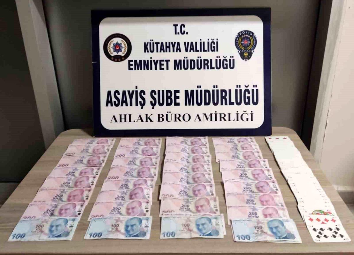 Kütahya\'da kumar oynanan iş yerine operasyon: 4 kişiye para cezası, iş yeri kapatıldı