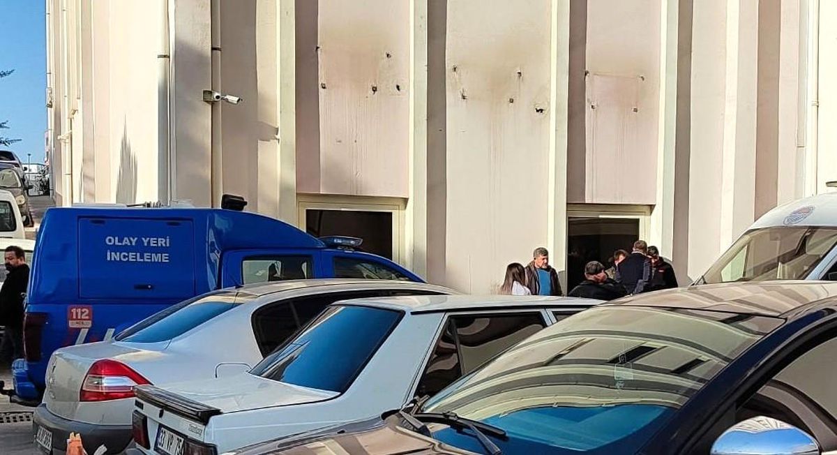 Mersin Erdemli\'de Ev Yangınında 2 Kişi Hayatını Kaybetti