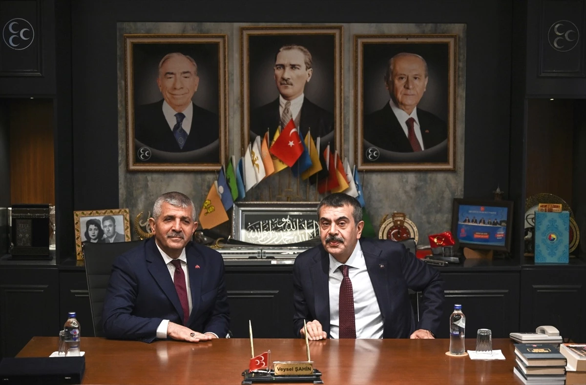 Milli Eğitim Bakanı Yusuf Tekin MHP ve AK Parti İzmir il başkanlıklarına ziyarette bulundu