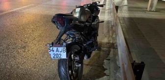 İzmit'te alkollü motosiklet sürücüsüyle otomobil çarpıştı: 2 yaralı