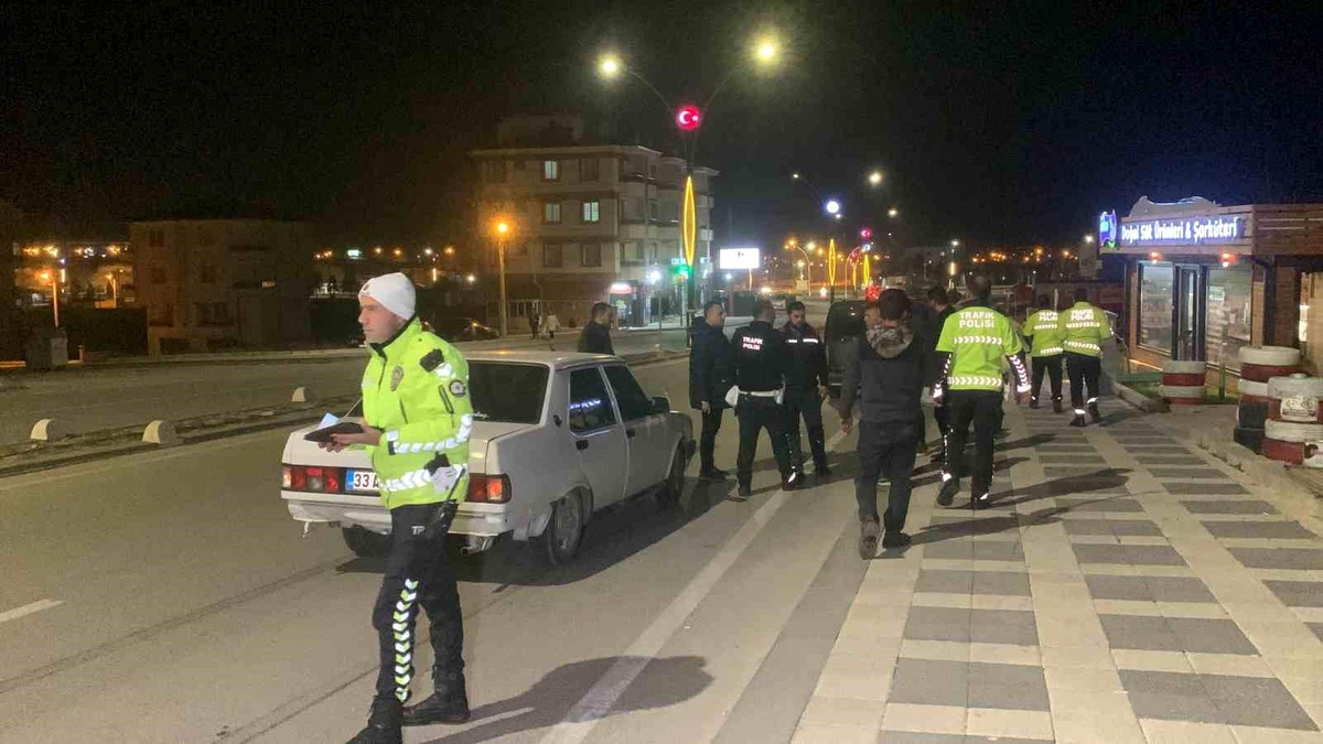 Karaman\'da Otomobilin Çarptığı Yaya Kadın Yaralandı