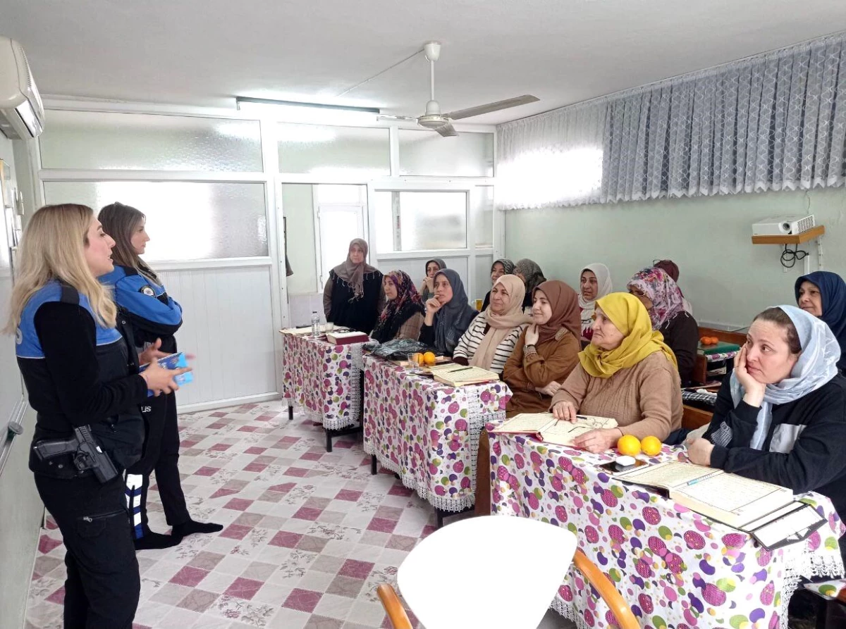 Adana\'da Toplum Destekli Polislik Şube Müdürlüğü Vatandaşları Uyardı