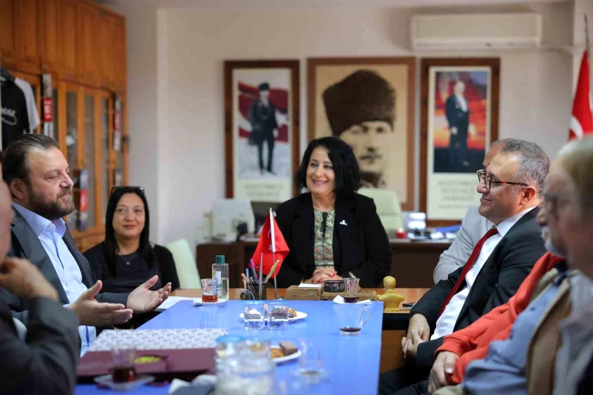 Cumhur İttifakı Marmaris Belediye Başkan Adayı Serkan Yazıcı, Atatürkçü Düşünce Derneği\'ni ziyaret etti