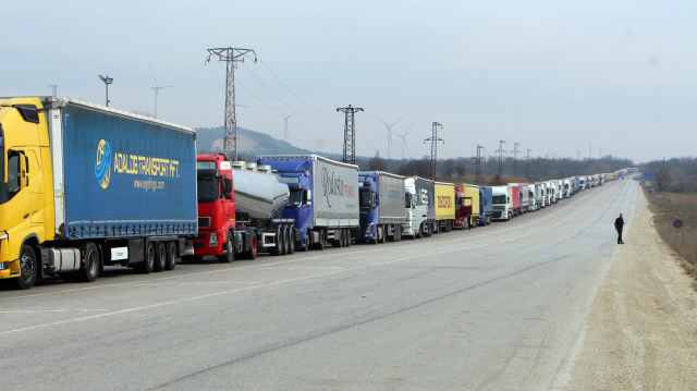 Sınır kapısında 10 kilometrelik 'Schengen' kuyruğu