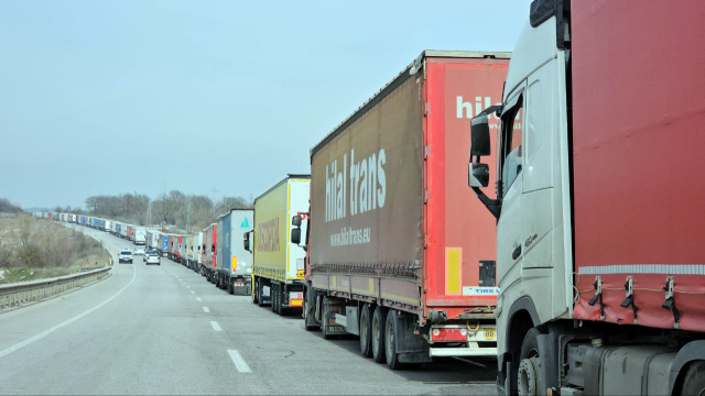 Sınır kapısında 10 kilometrelik 'Schengen' kuyruğu