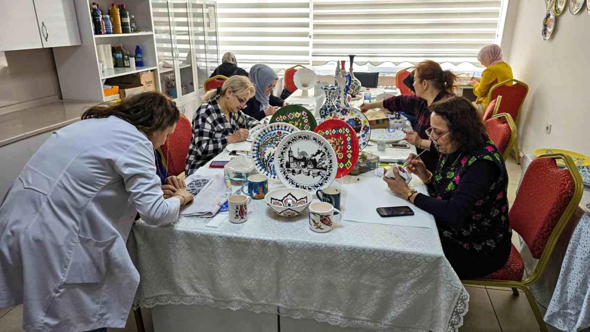 Tokat Belediyesi\'nden kadınlara çini sanatı kursu