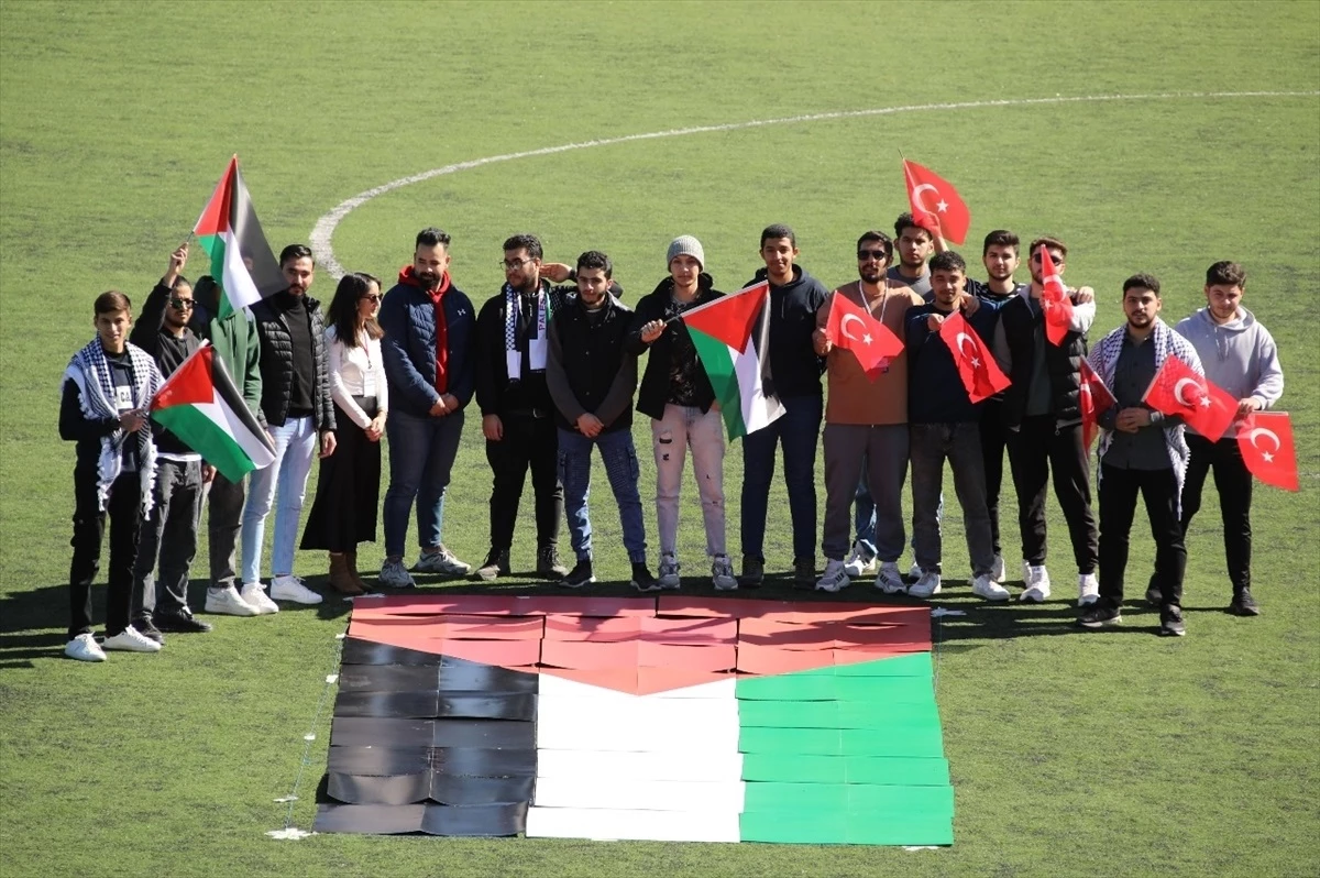 TOGÜ Öğrencileri Gazze için Koreografi Sundu