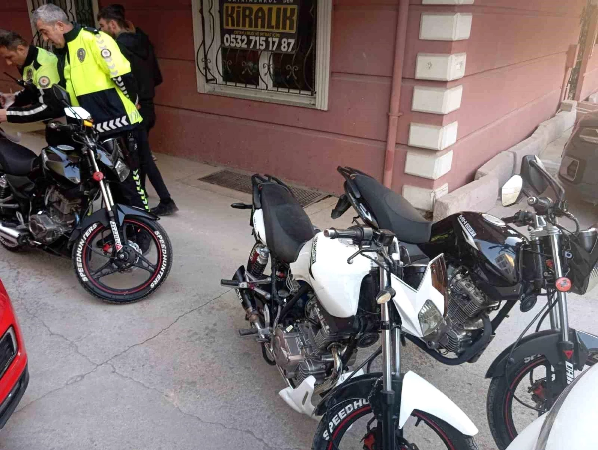 Çorum\'da Tehlikeli Motosikletler Yakalandı