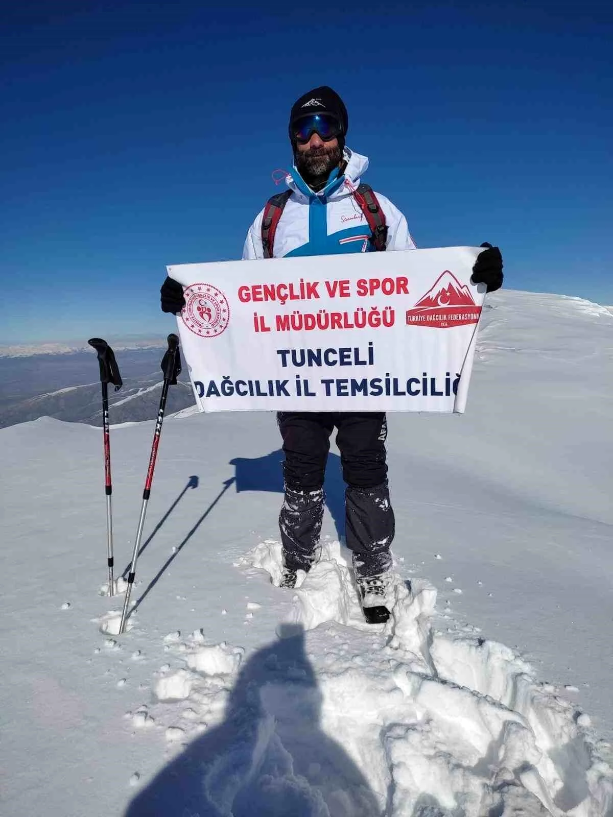 Tunceli Dağcıları, Depremde Hayatını Kaybedenler Anısına Bağır Dağı\'na Tırmandı