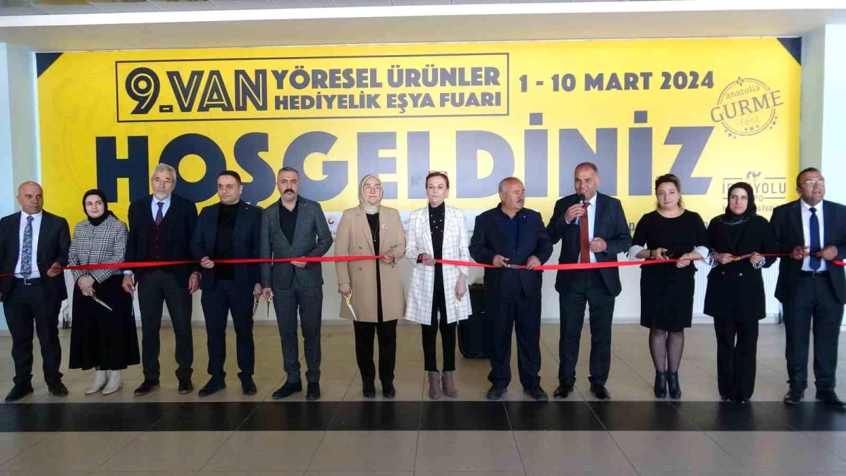 Van\'da Yöresel Ürünler ve Hediyelik Eşya Fuarı Açıldı