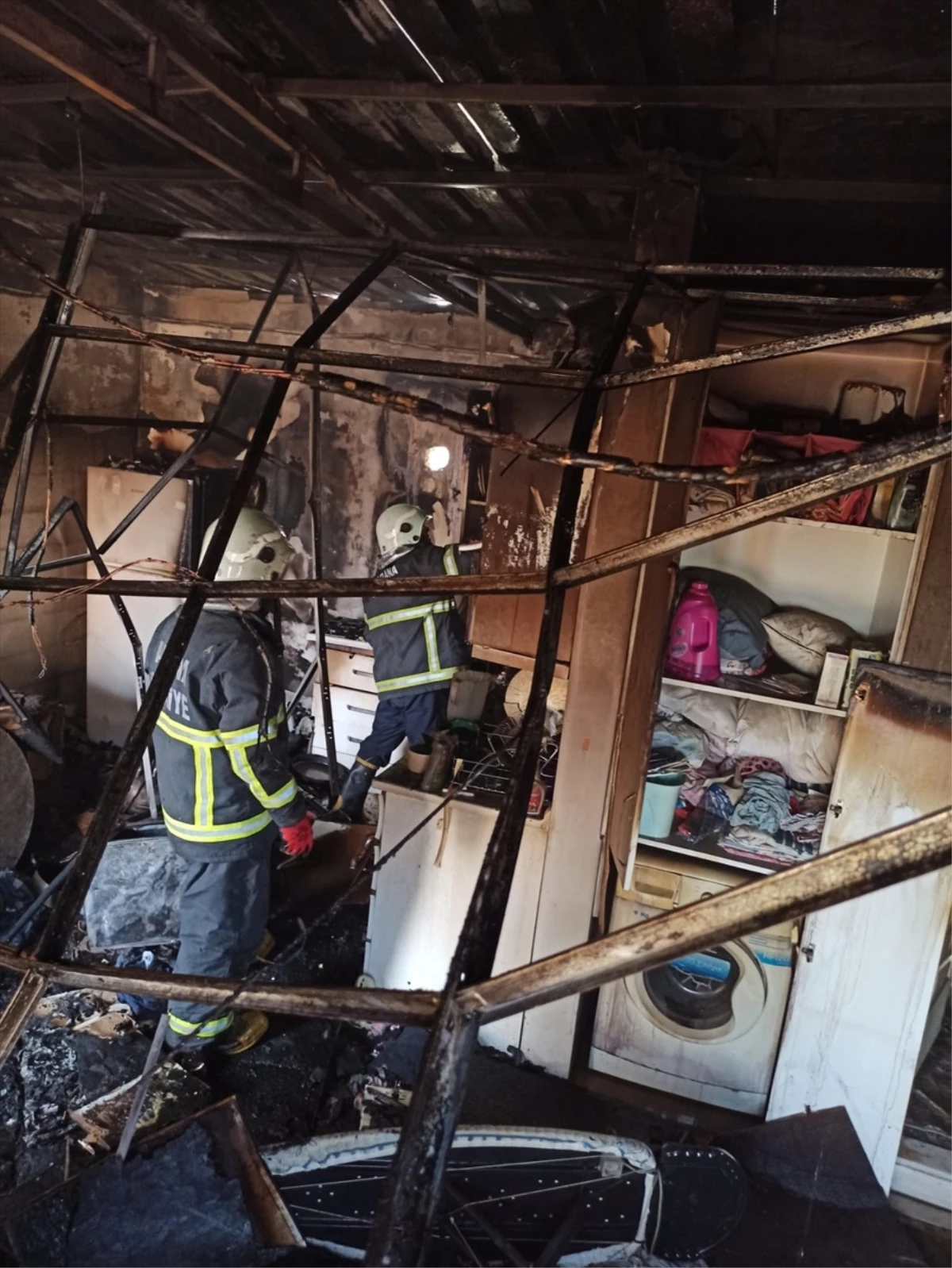 Adana\'da çıkan yangın müstakil evde hasara yol açtı