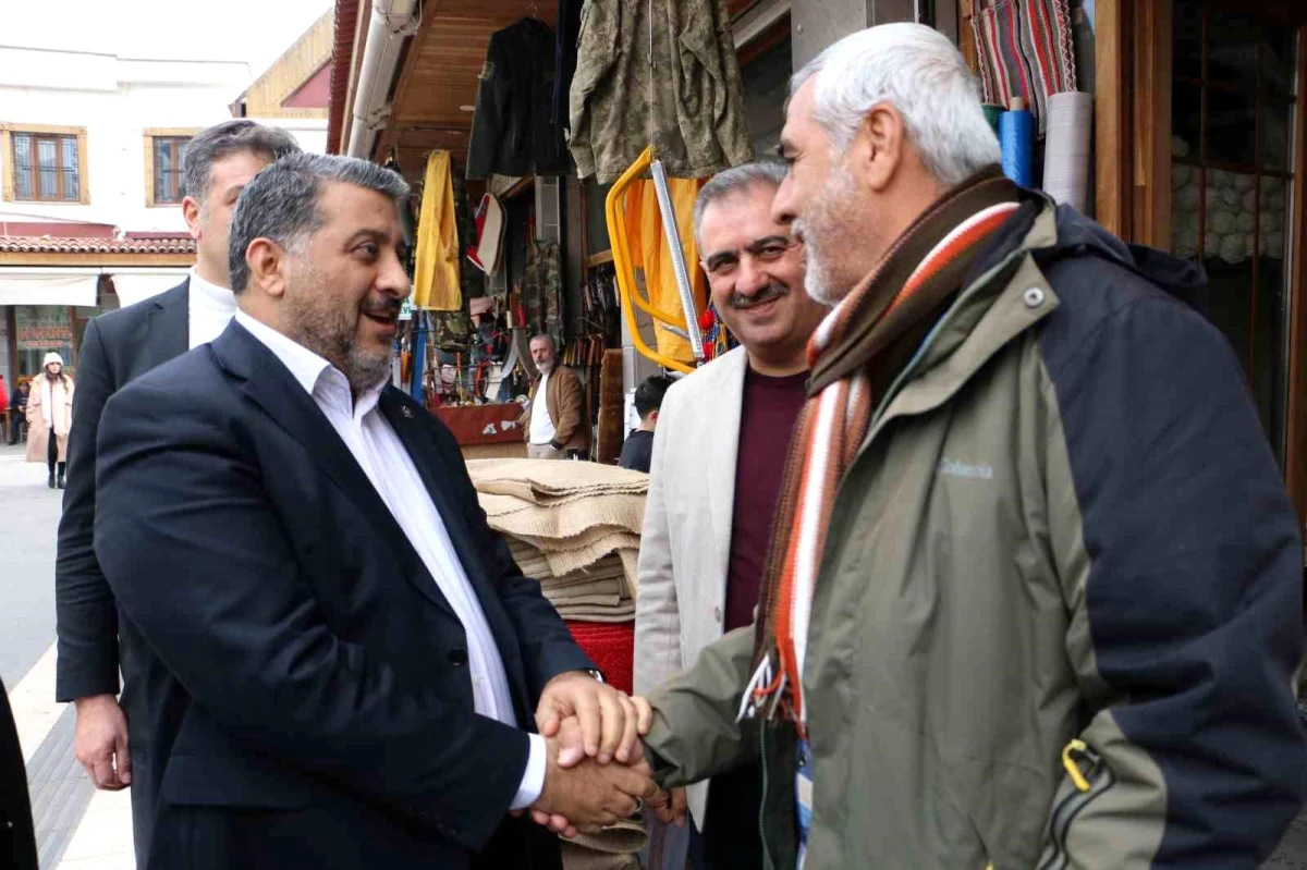 AK Parti Diyarbakır İl Başkanı Mehmet Raşit Ocak, Sur esnafını ziyaret etti
