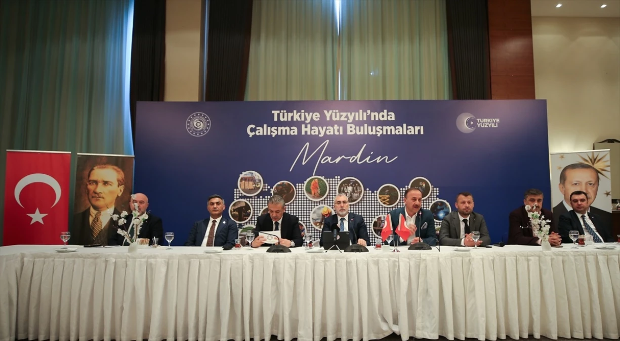 Bakan Işıkhan, Mardin\'de "Türkiye Yüzyılı\'nda Çalışma Hayatı Buluşmaları" toplantısında konuştu