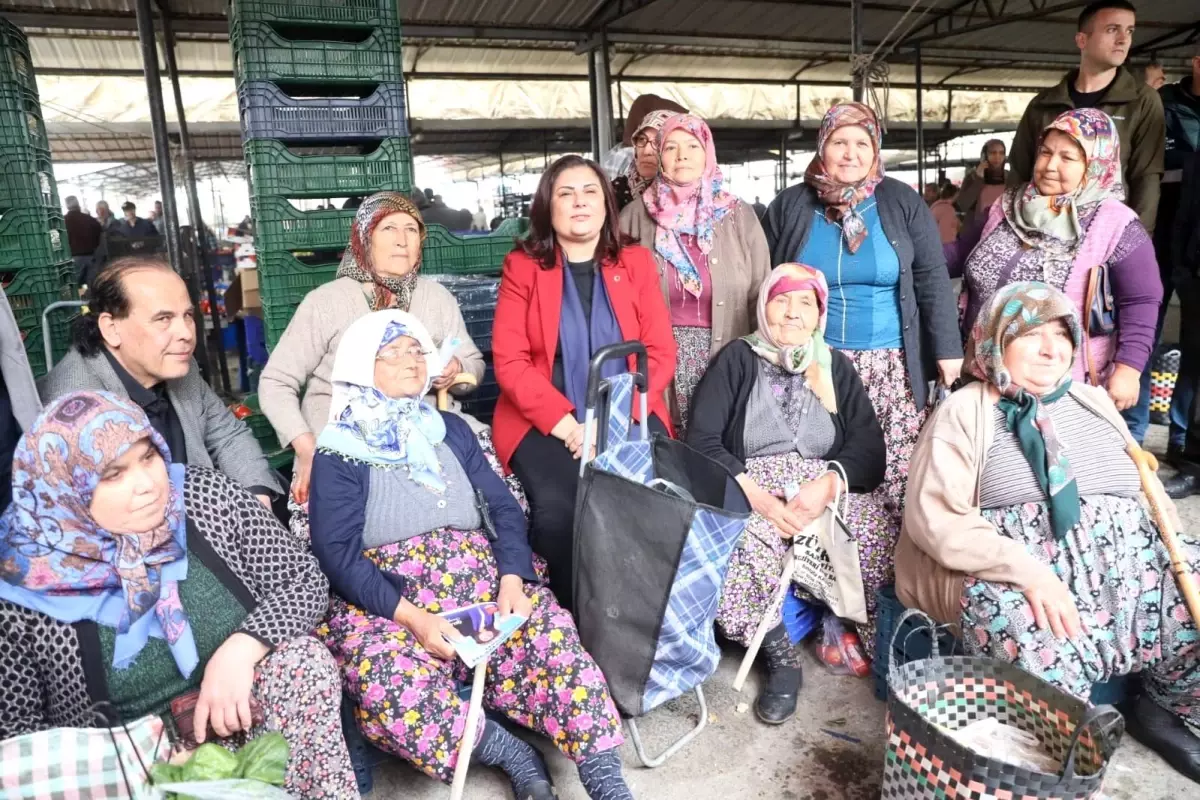 Aydın Büyükşehir Belediye Başkanı Özlem Çerçioğlu Karpuzlu Pazarında Vatandaşlarla Buluştu