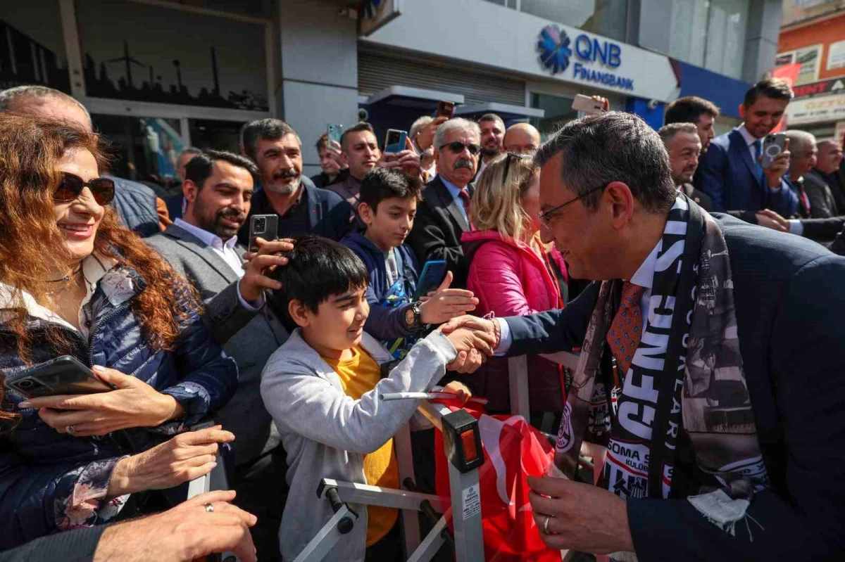 CHP Genel Başkanı Özgür Özel: Türkiye\'yi sevenlerden oy istiyoruz