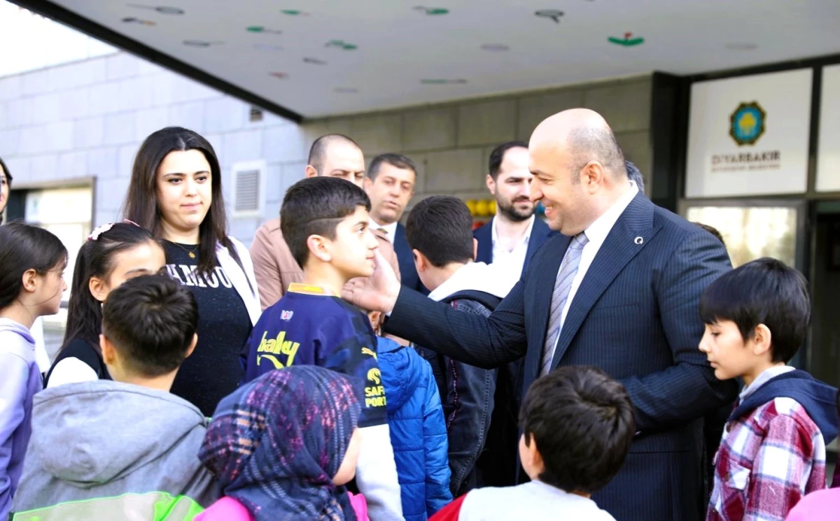 Diyarbakır Büyükşehir Belediyesi Genel Sekreteri Ali Emiri Bilgievi\'ni ziyaret etti