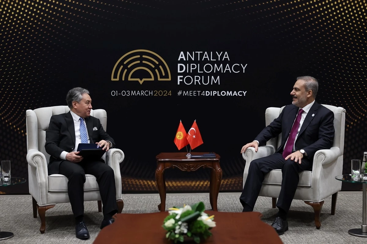 Hakan Fidan, 3. Antalya Diplomasi Forumu\'nda ikili görüşmeler yaptı