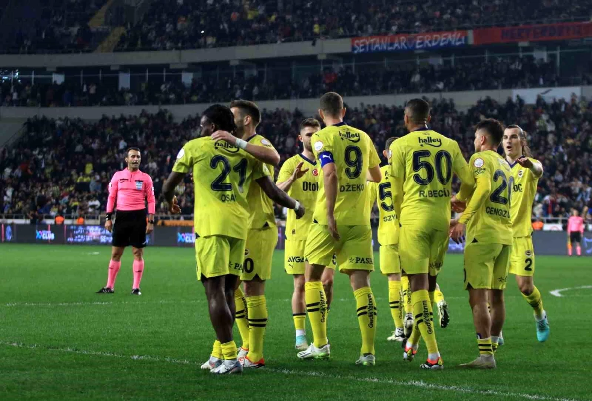 Fenerbahçe, Hatayspor\'u deplasmanda 2-0 mağlup ederek 40 puan topladı
