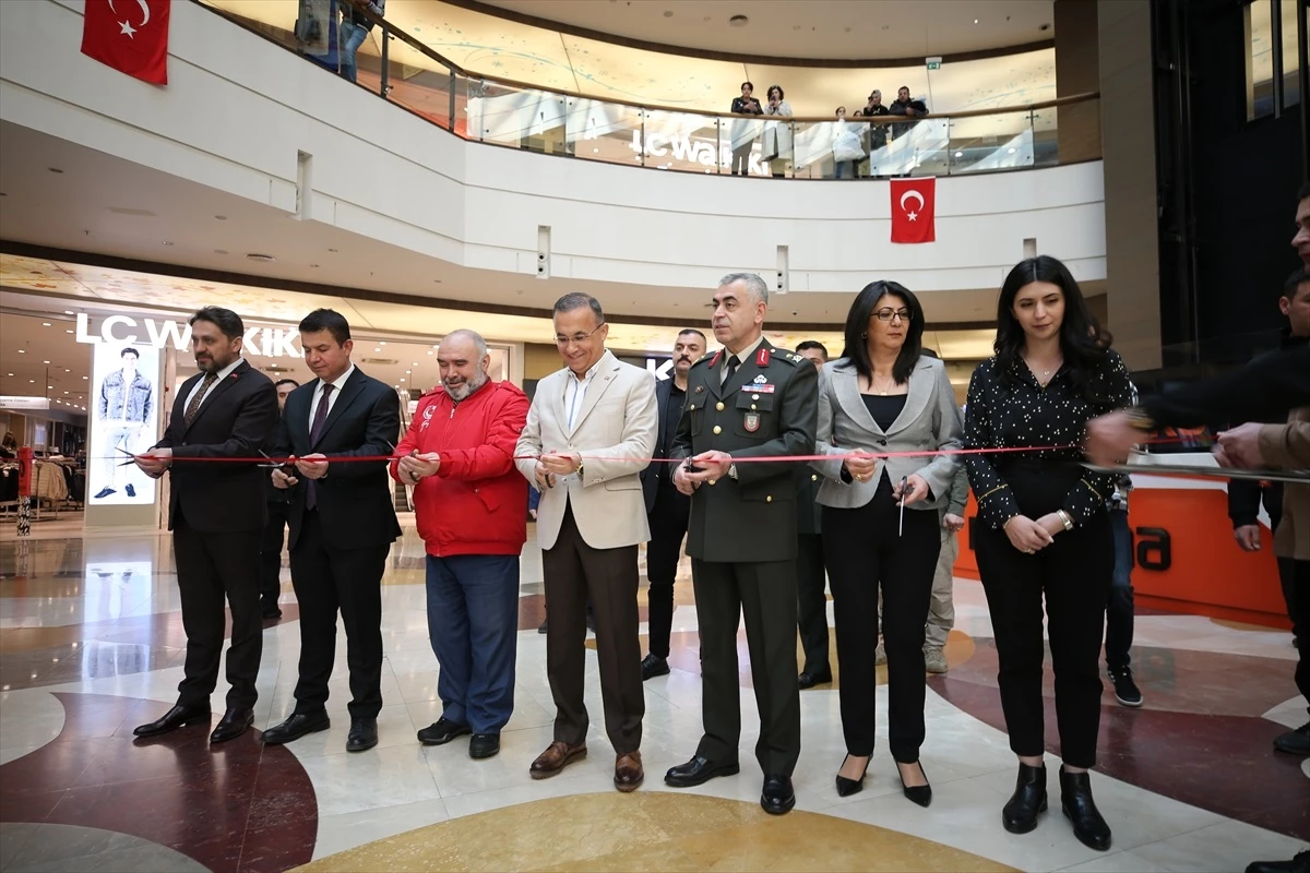 Gaziantep\'te Türk Silahlı Kuvvetleri fotoğraf sergisi açıldı