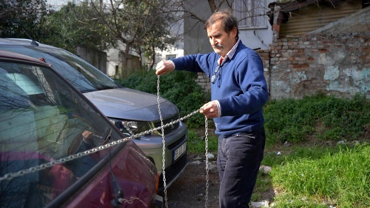 Samsun\'da Bir Esnafın Kumaşları Çalan Hırsızlara Karşı Aldığı Önlem