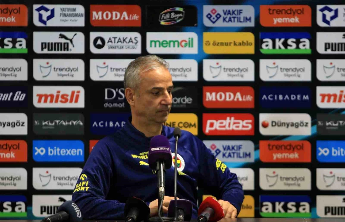 Fenerbahçe Teknik Direktörü İsmail Kartal: \'Sonuçta bugün burada iyi oynayarak kazandığımız için mutluyum\'