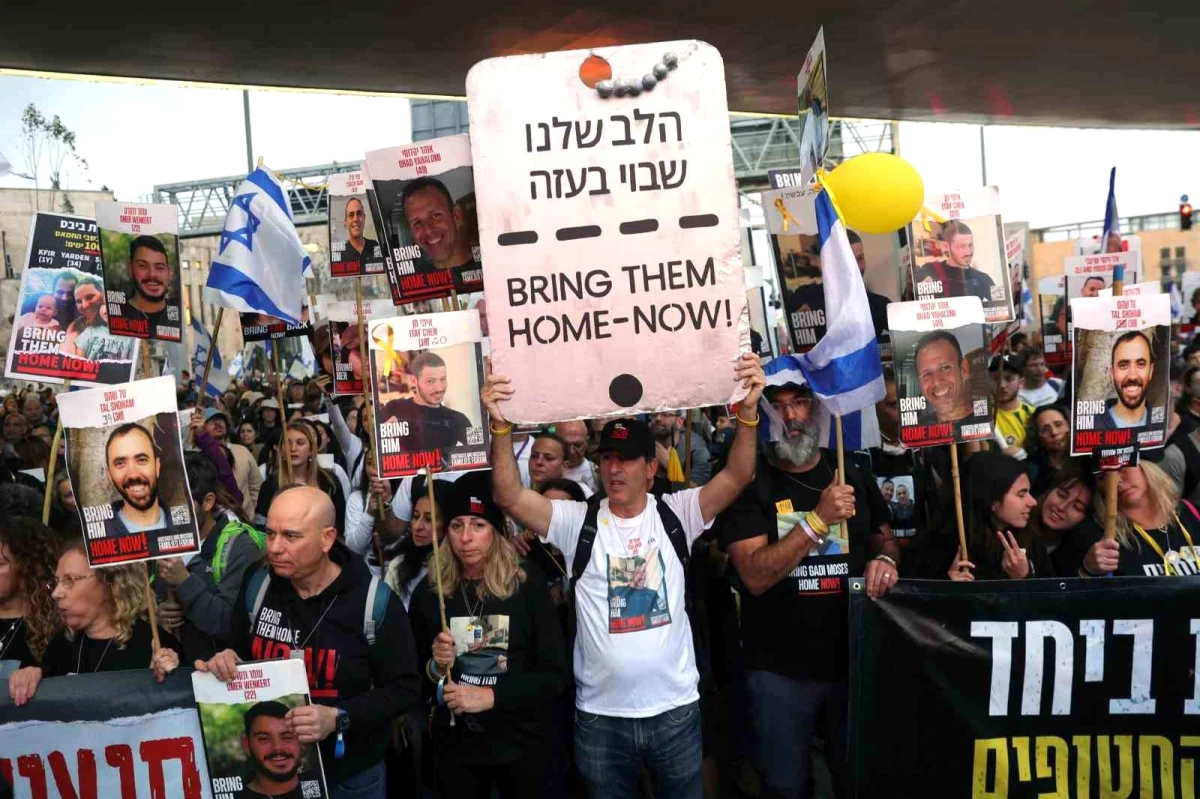 İsrail\'de binlerce kişi esir anlaşması talebiyle yürüyor