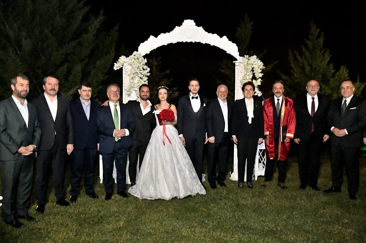 Meral Akşener, Nevzat Korkmaz\'ın kızının düğününde nikah şahidi oldu