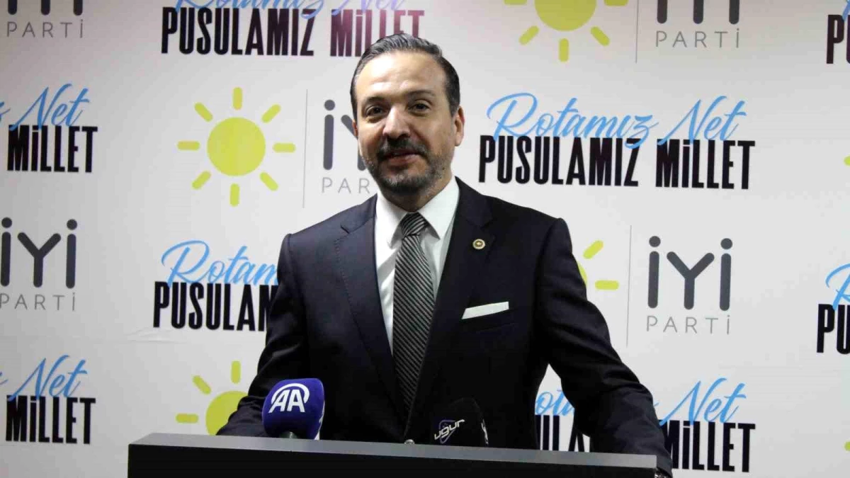 İYİ Parti Genel Başkan Yardımcısı Kürşad Zorlu, Uşak\'ta seçim çalışmalarına destek verdi
