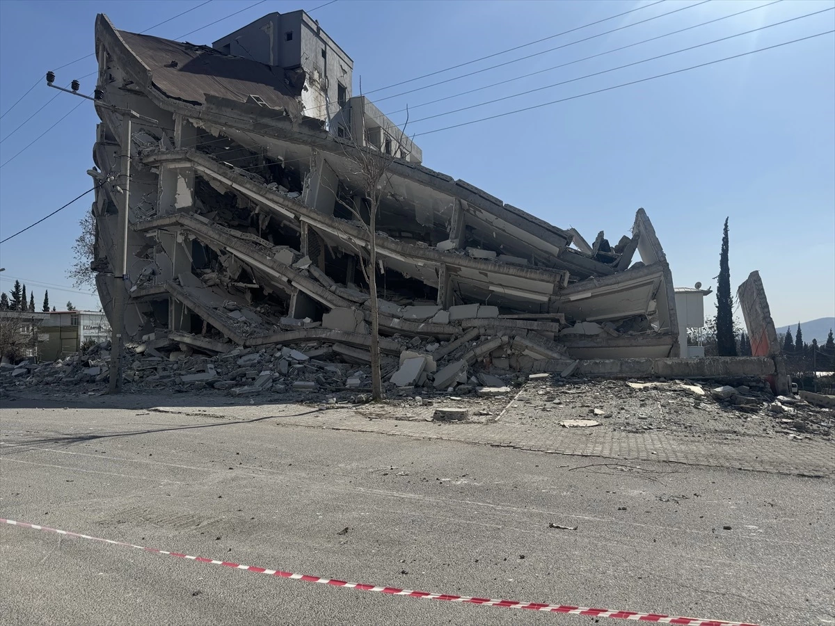 Kahramanmaraş\'ta deprem sonrası yıkım çalışmaları devam ediyor