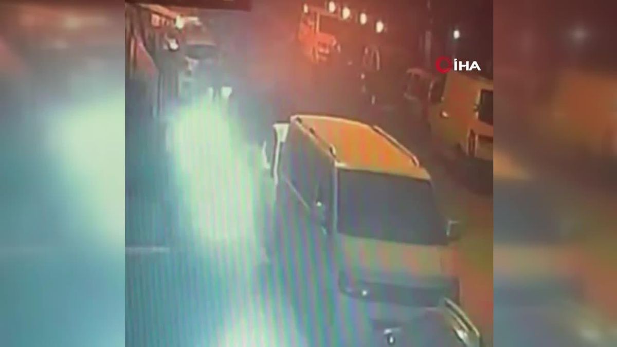 Küçükçekmece\'de park halindeki 17 tane aracın lastiği kesildi