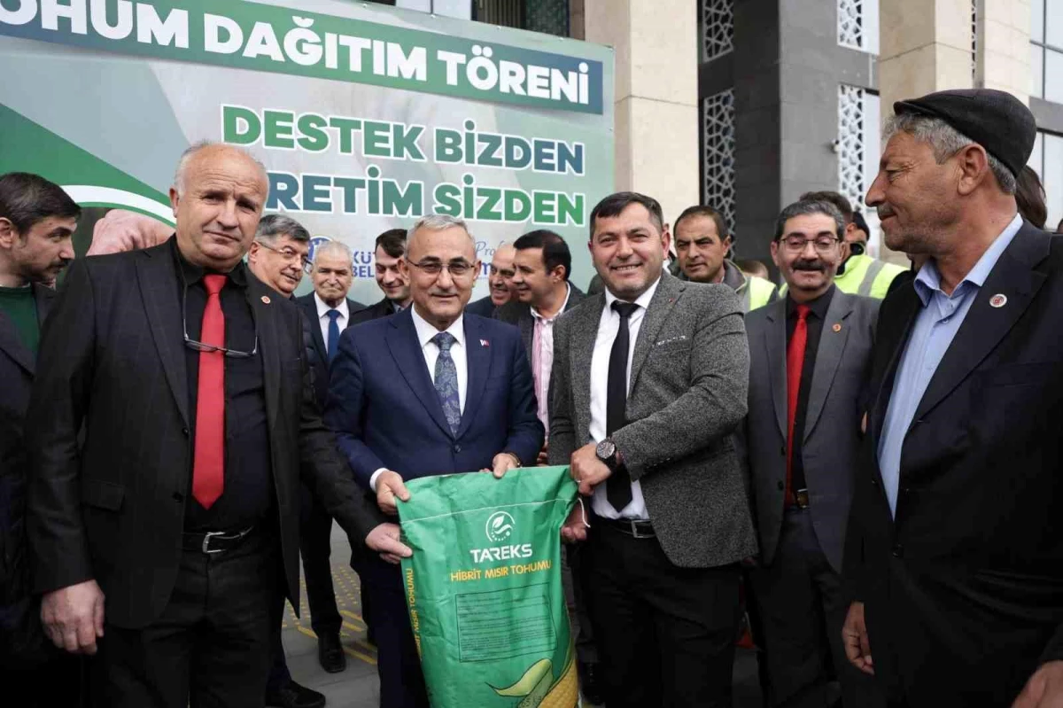 Kütahya Belediyesi 26 Mahallede Üreticilere 30 Ton Tohum Desteği Sağladı